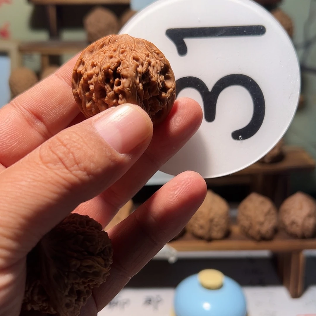 J**f文玩核桃，白色31号