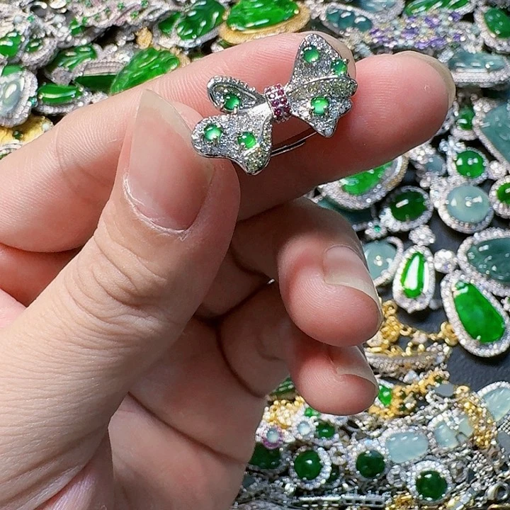 翡翠颈饰未镶嵌天然A货翡翠放漏