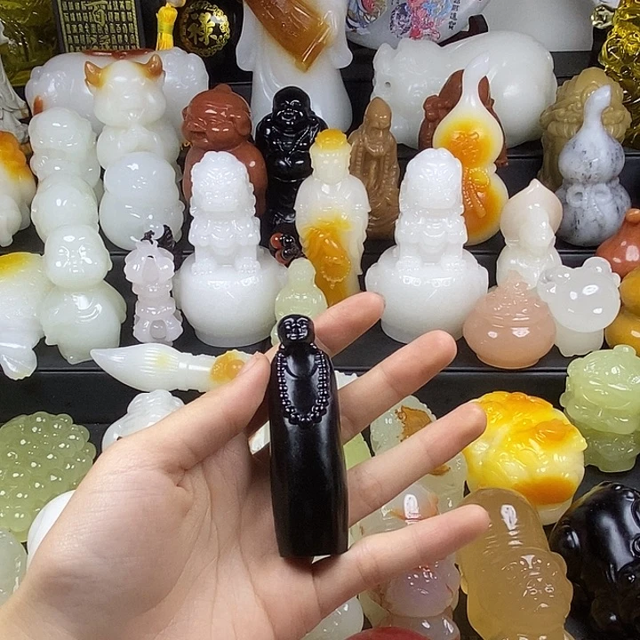 无花朵遇****…原石雕刻把件