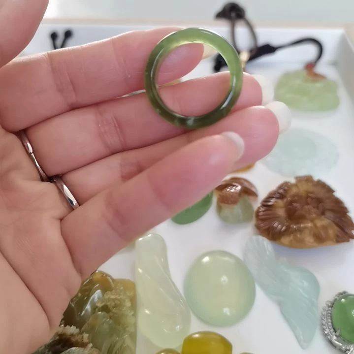 未镶嵌蛇纹石玉吊坠