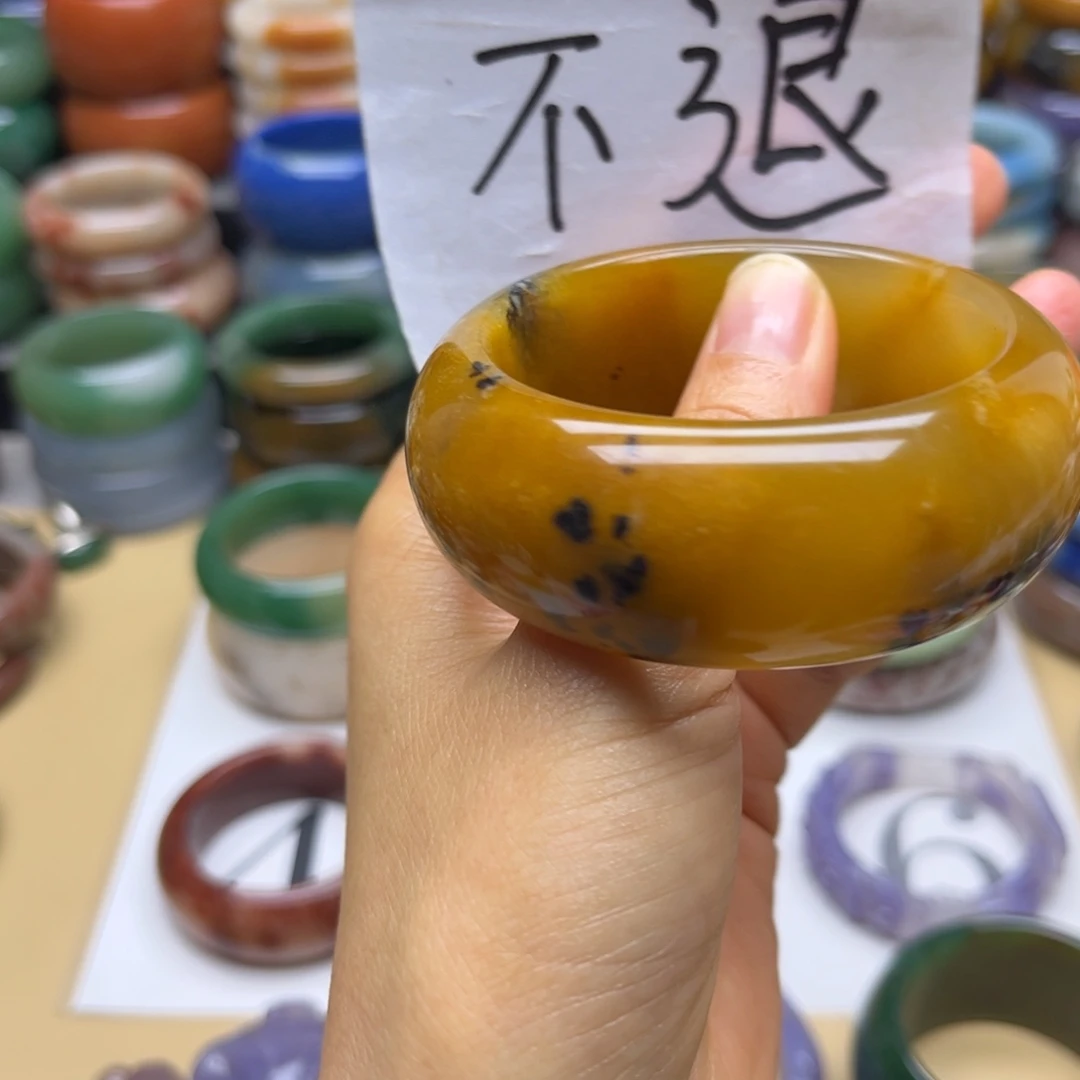 未镶嵌手镯石英质玉