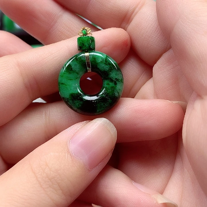 翡翠18K金镶嵌颈饰翡翠