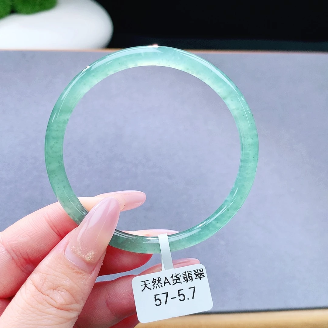 未镶嵌手镯（圆镯）翡翠