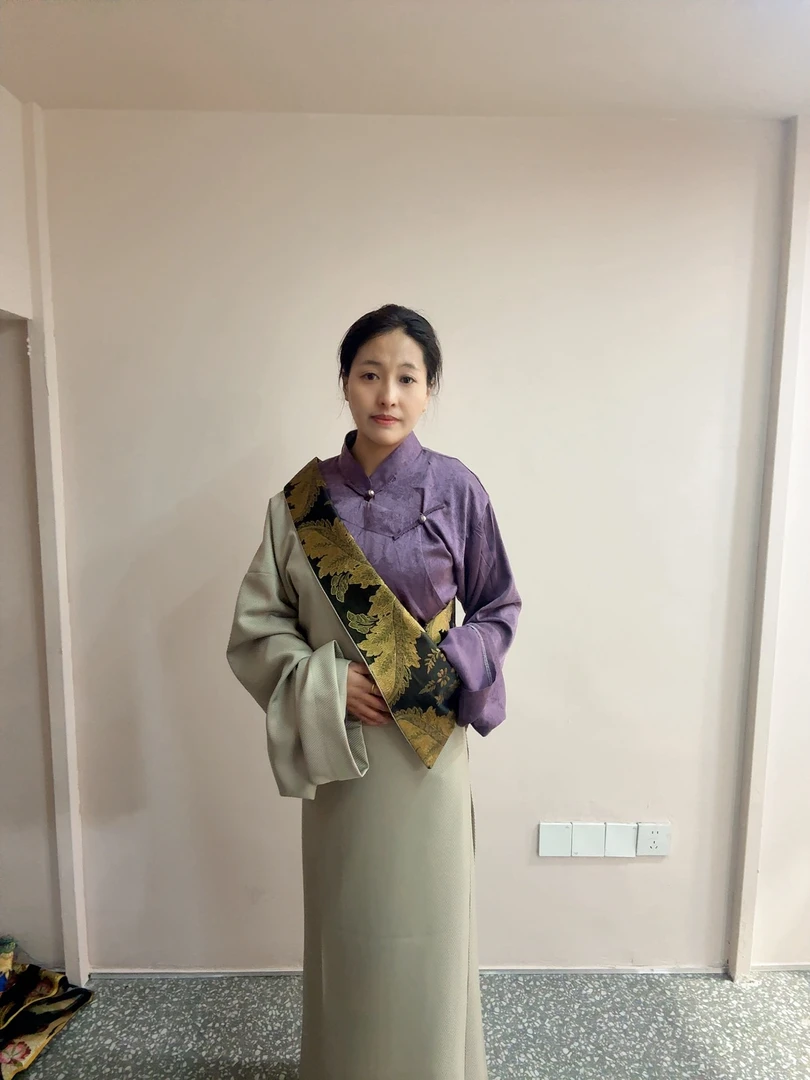 无品牌24年女士传统康巴藏服时尚