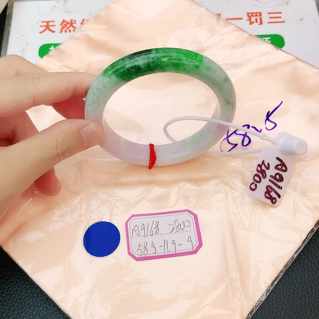 翡翠手镯未镶嵌我