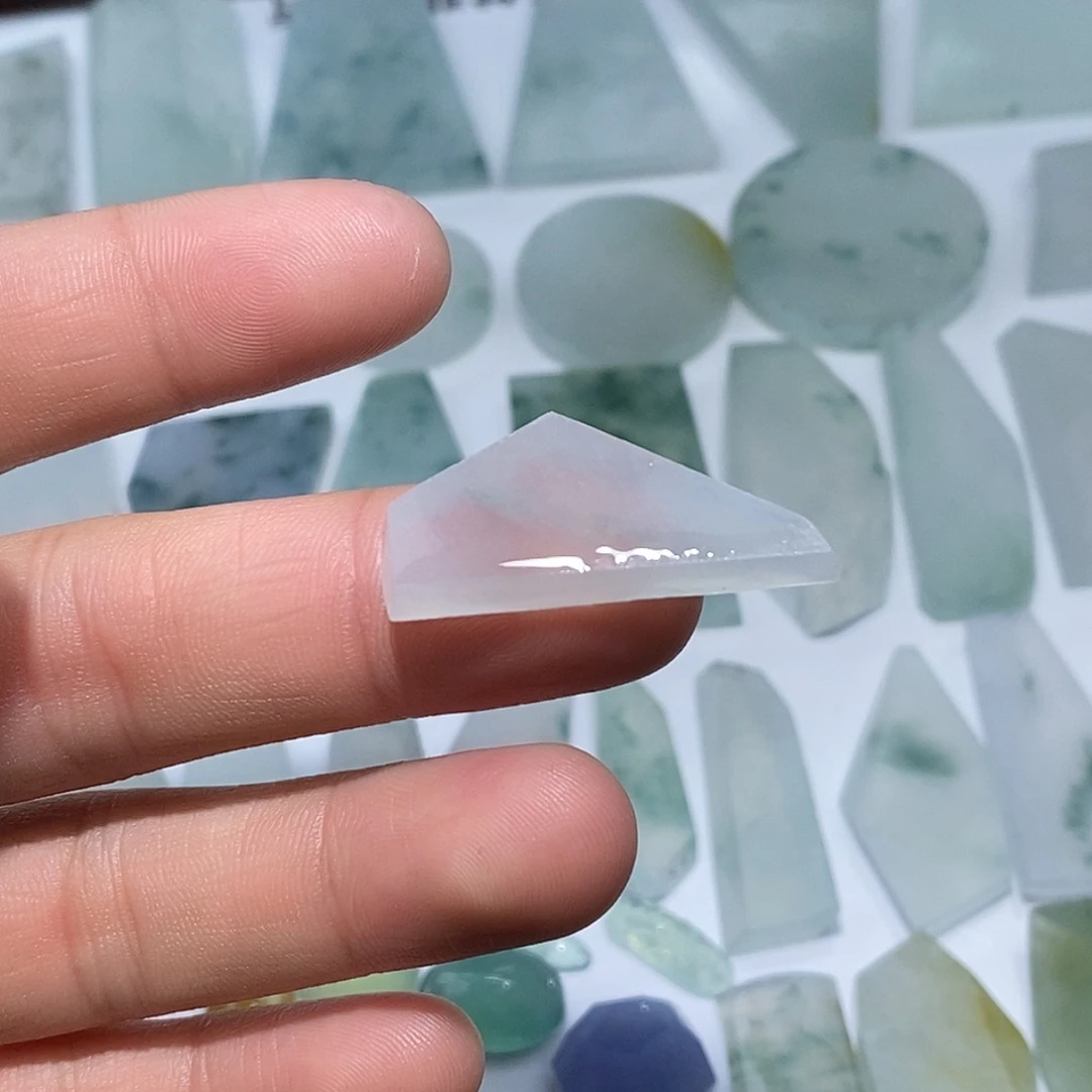 翡翠未镶嵌颈饰6433