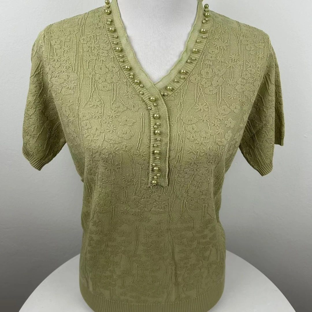 冰丝针织衫短袖夏季新款宽松薄款V领t恤设计感重工钉珠气质上衣女