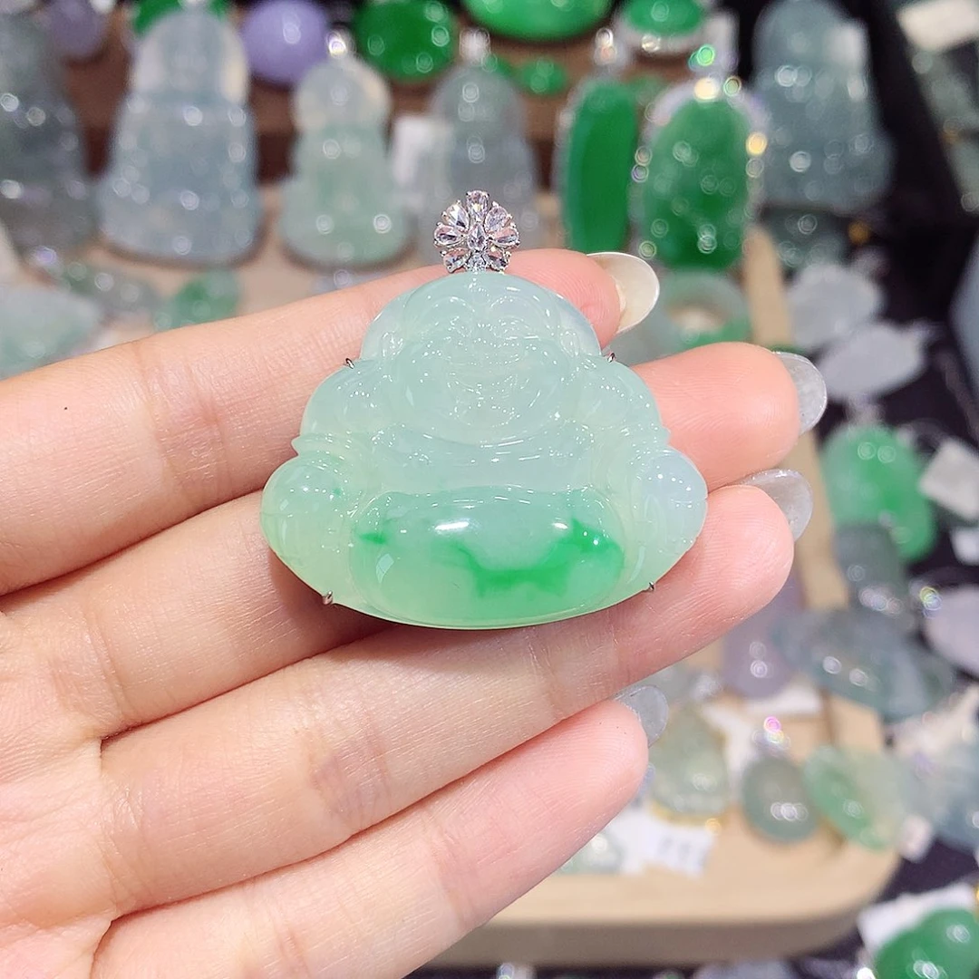 翡翠18K金镶嵌颈饰佛