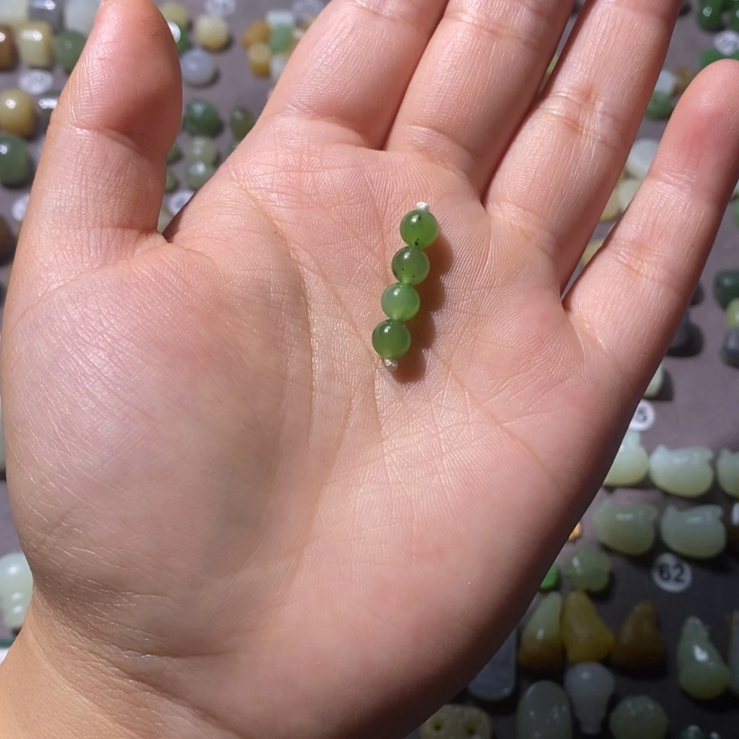 衍***尘未镶嵌和田玉车挂