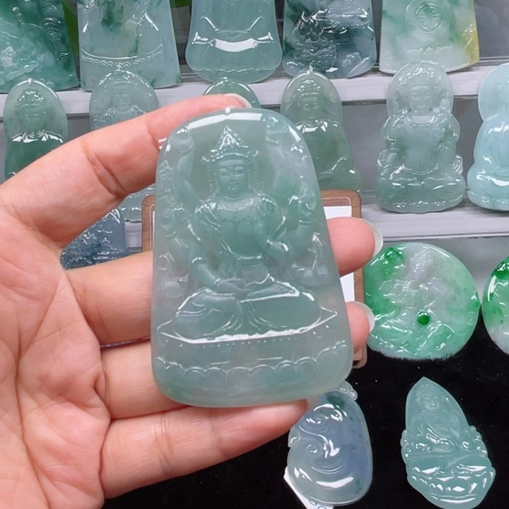 颈饰未镶嵌翡翠千手观音