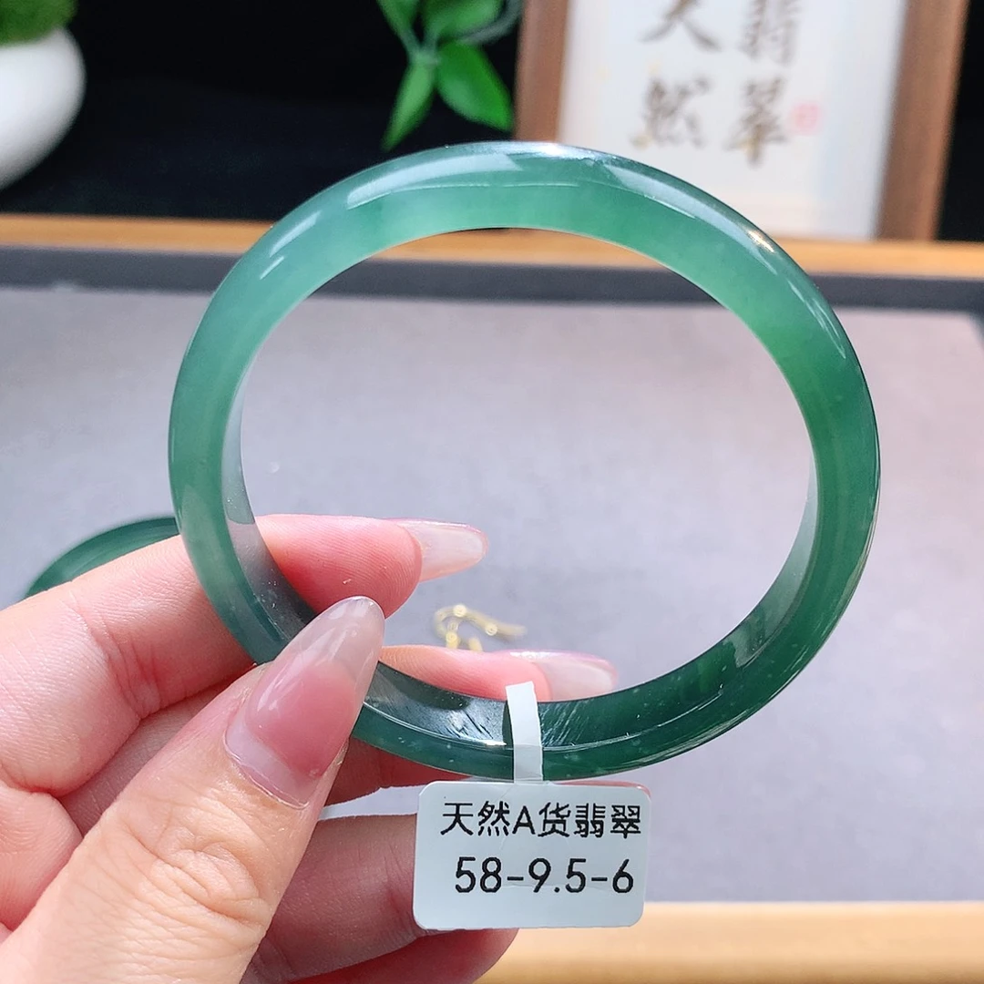 未镶嵌手镯（圆镯）翡翠