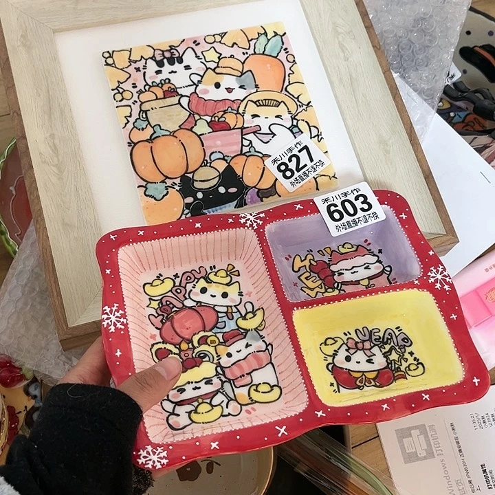 瓷片不****?预定苹果蝴蝶结猫分餐盘