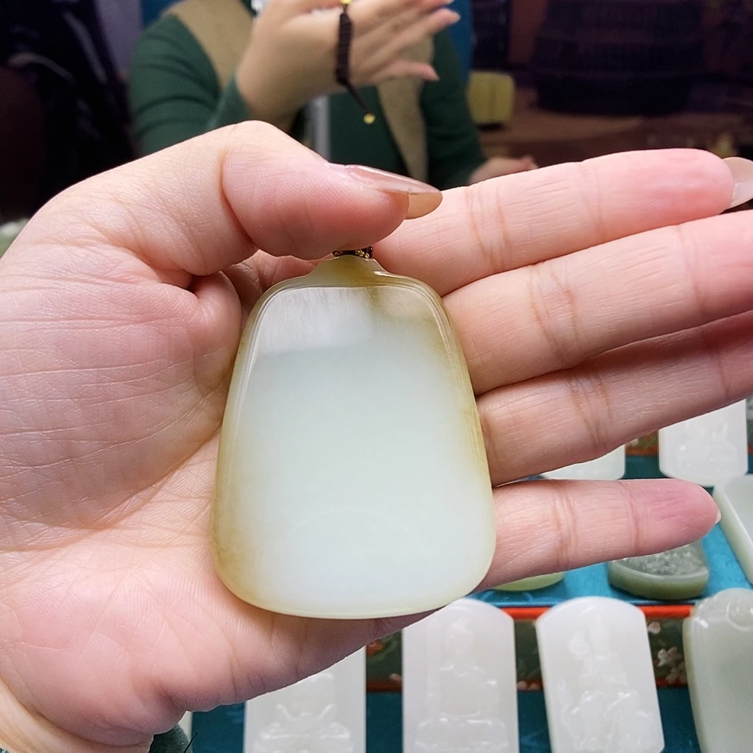 涛***和田玉未镶嵌颈饰