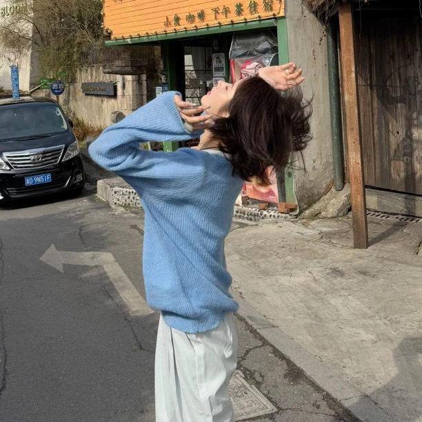 2025早春新款时尚慵懒感舒适百搭宽松显瘦V领毛衣