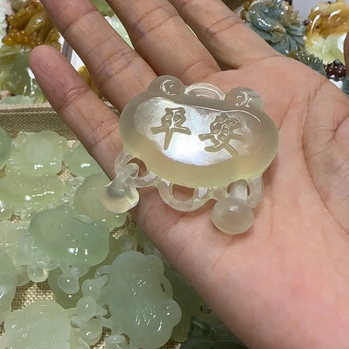 蛇纹石玉吊坠未镶嵌