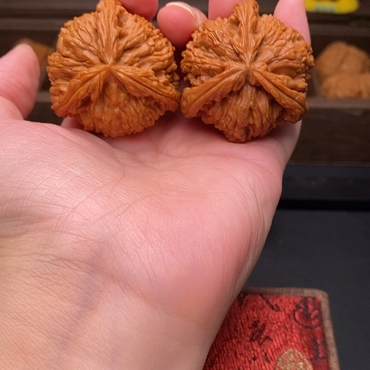 名***H把件文玩核桃白奔