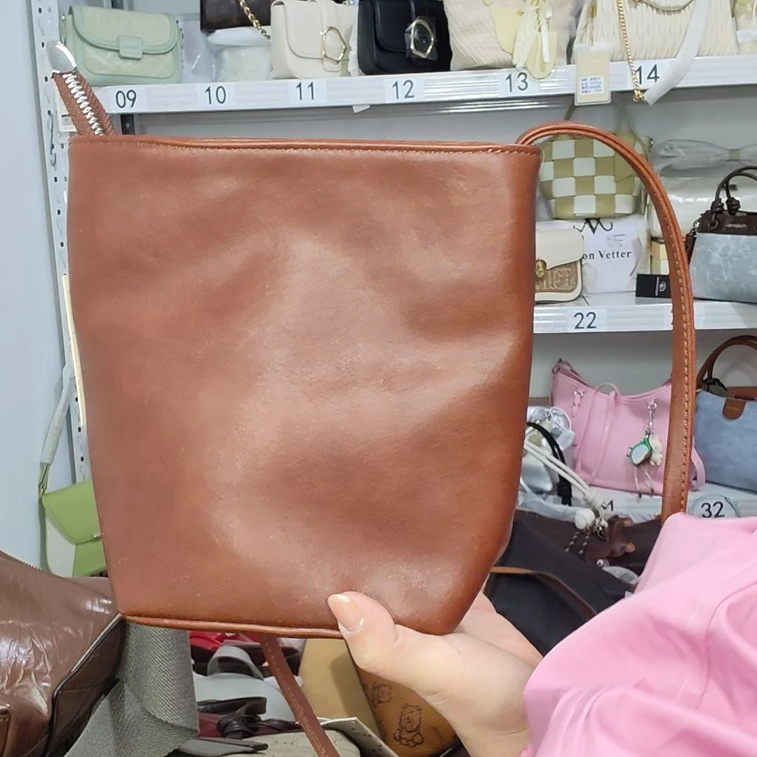 人造革PU合成革超纤皮（革）反绒皮涤纶聚酰胺纤维小牛皮