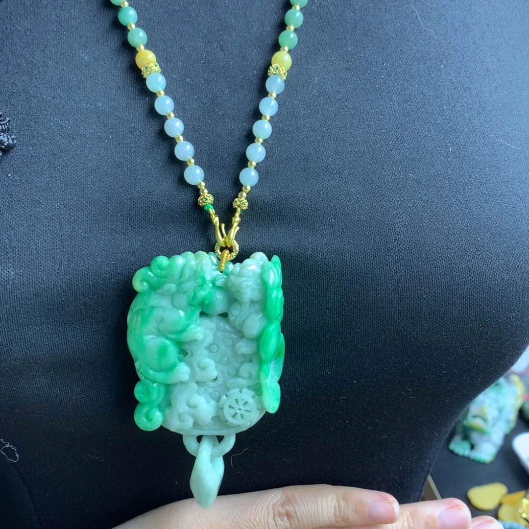 翡翠颈饰未镶嵌翡翠