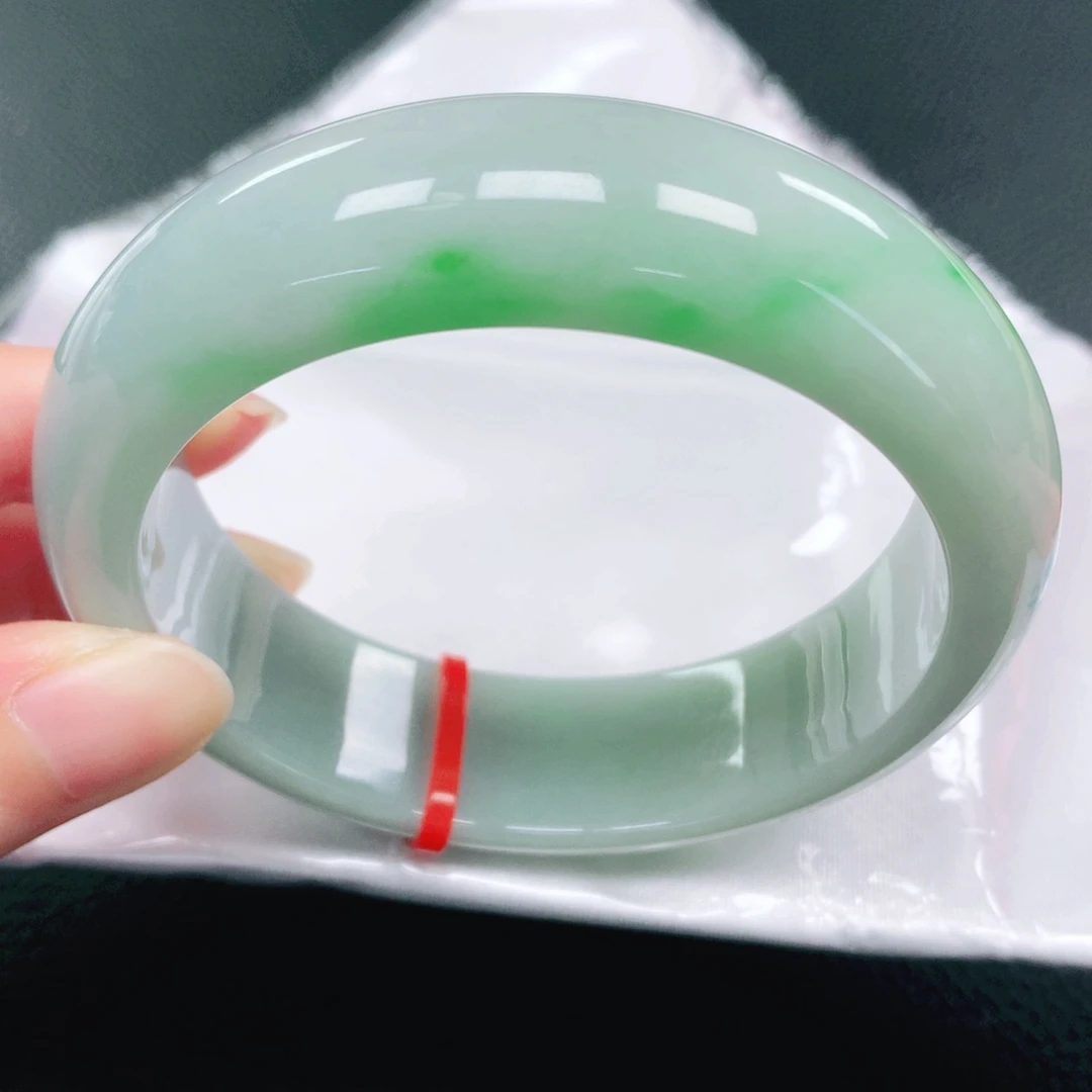 翡翠手镯未镶嵌58圈