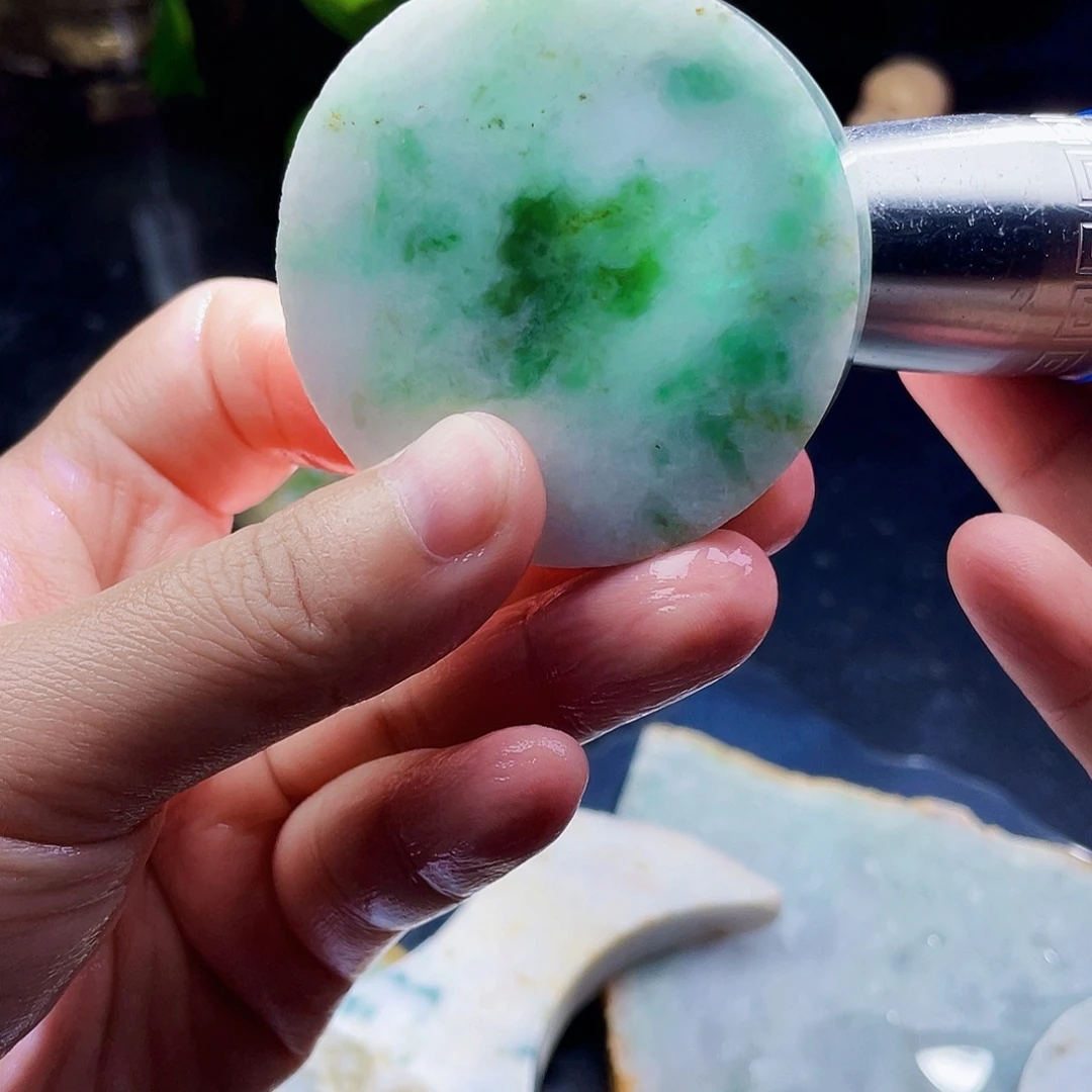 翡翠未镶嵌颈饰毛料48