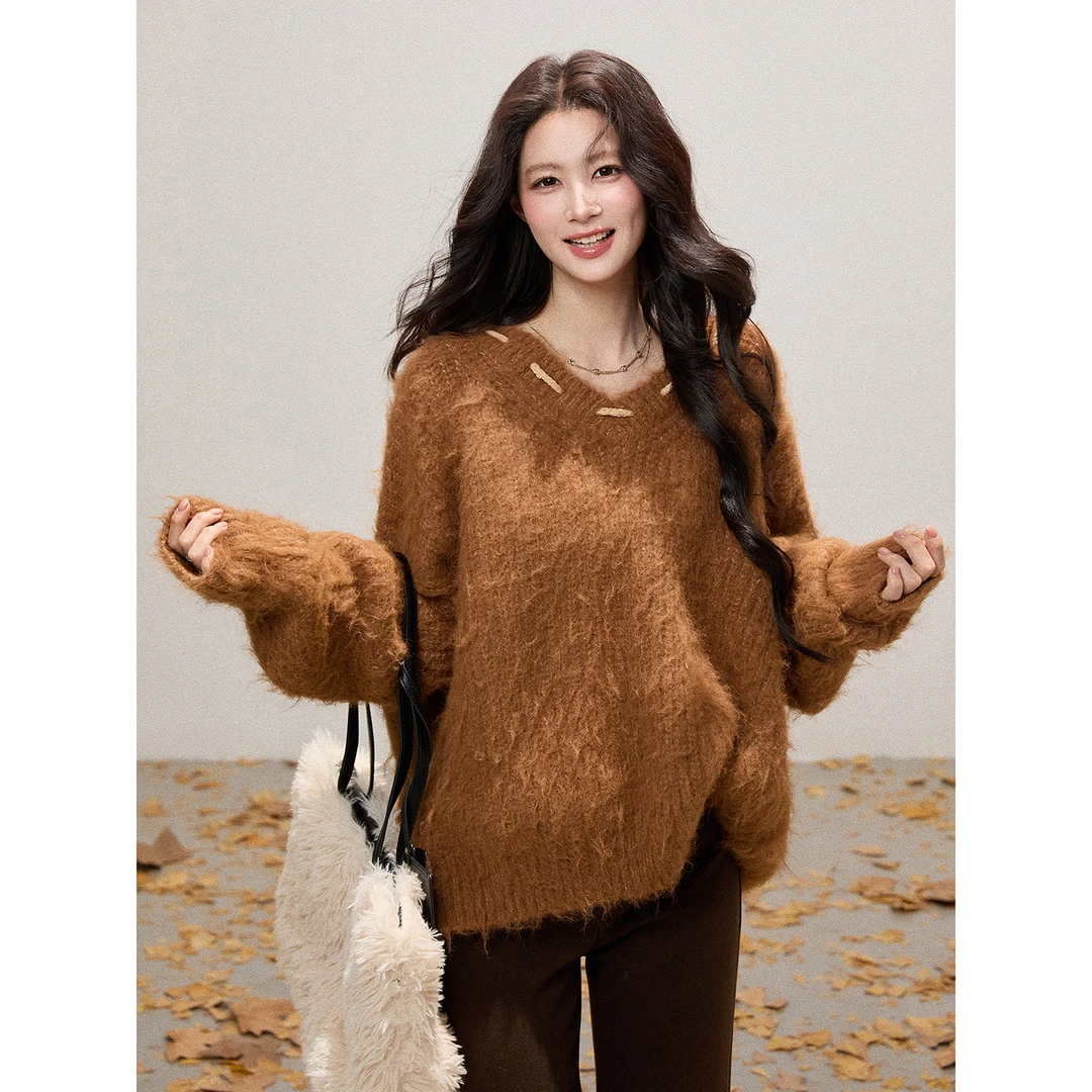 谢不肉 慵懒V领软糯套头宽松毛衣女冬季减龄毛绒保暖上衣51051