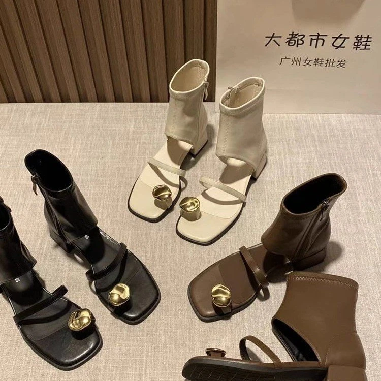 小众设计感黑色粗跟夹趾凉鞋女夏外穿2025新款镂空中跟短靴凉靴子