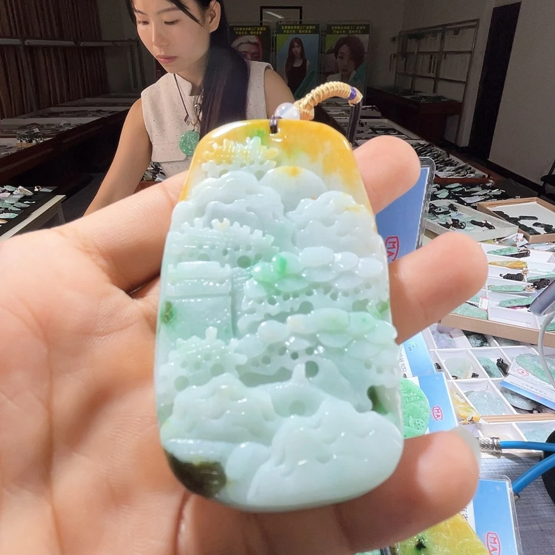 翡翠未镶嵌颈饰一
