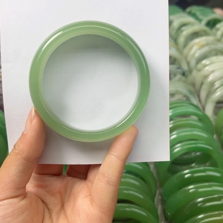 东陵石未镶嵌手镯