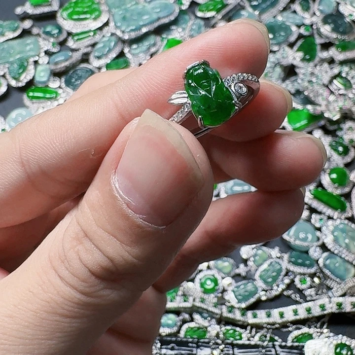 翡翠颈饰未镶嵌天然A货翡翠放漏