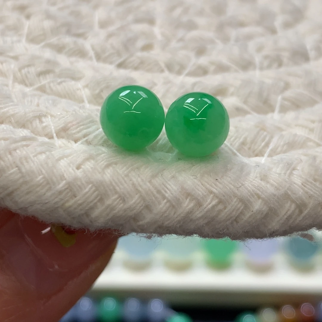 定制翡翠未镶嵌 毛货抛光定制 果阳绿 卡7.4 单颗价 发其一