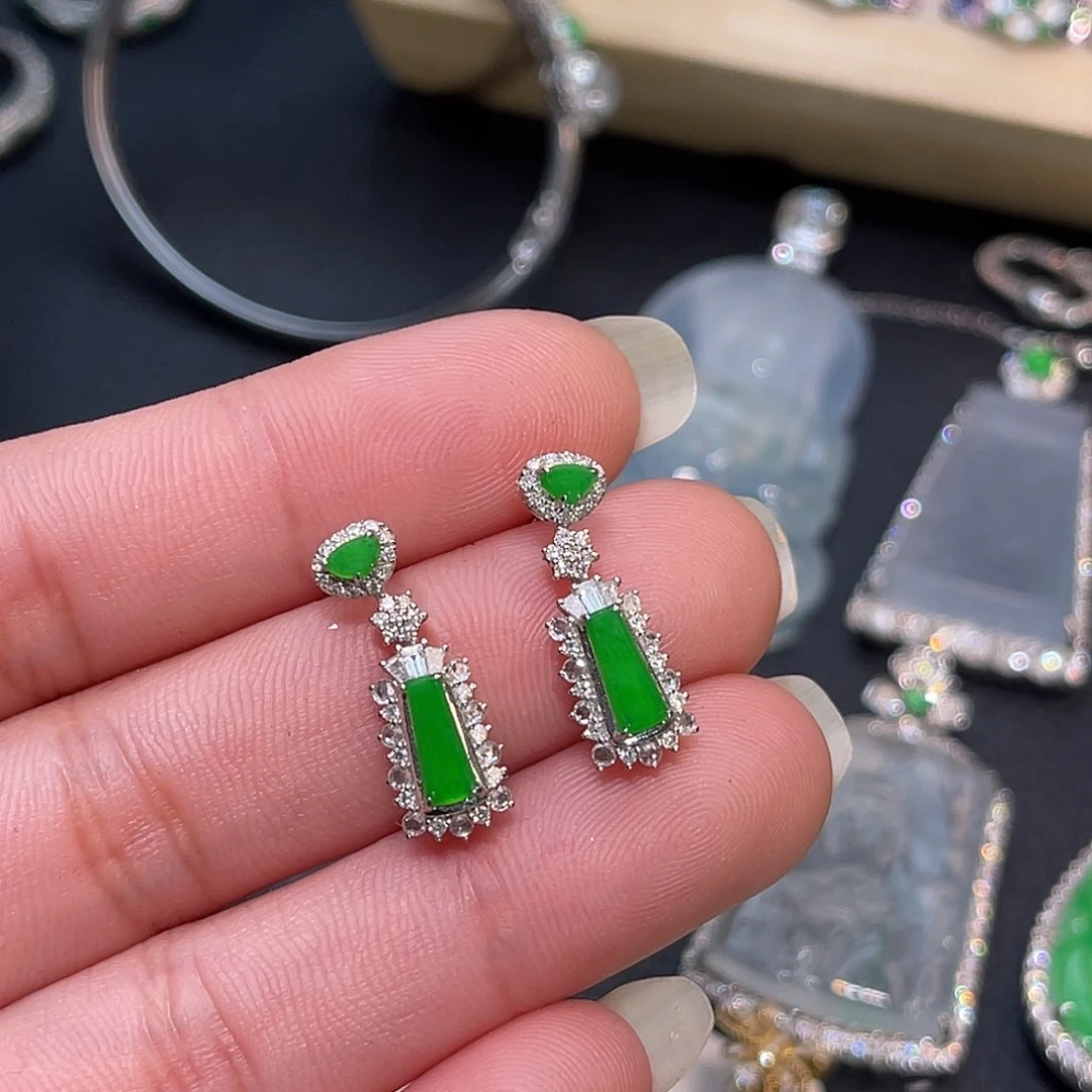 翡翠18K金镶嵌耳饰无事牌