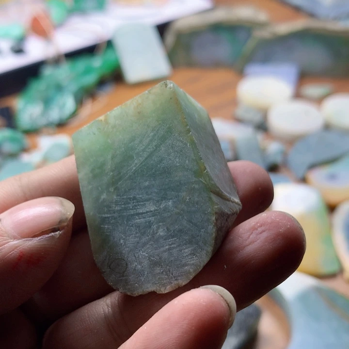 颈饰未镶嵌翡翠材料