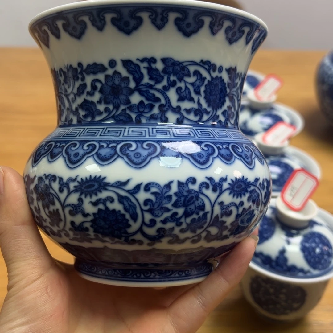 爱****妹缠枝莲渣斗，微瑕