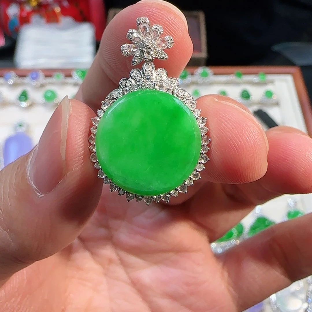 翡翠吊坠(不含链)18K金镶嵌