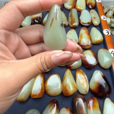 和田玉颈饰未镶嵌起**了