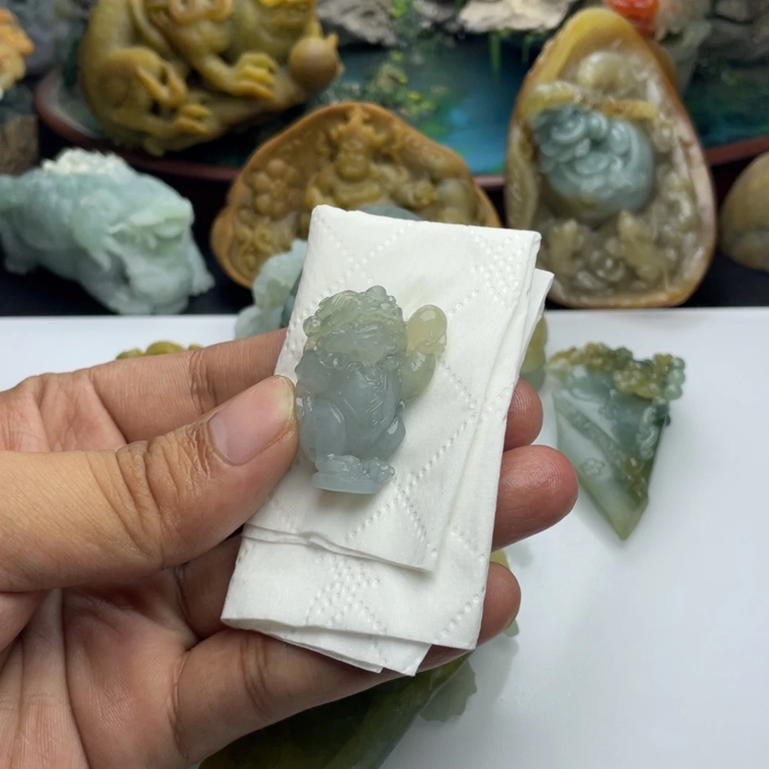 定制翡翠未镶嵌吞金兽