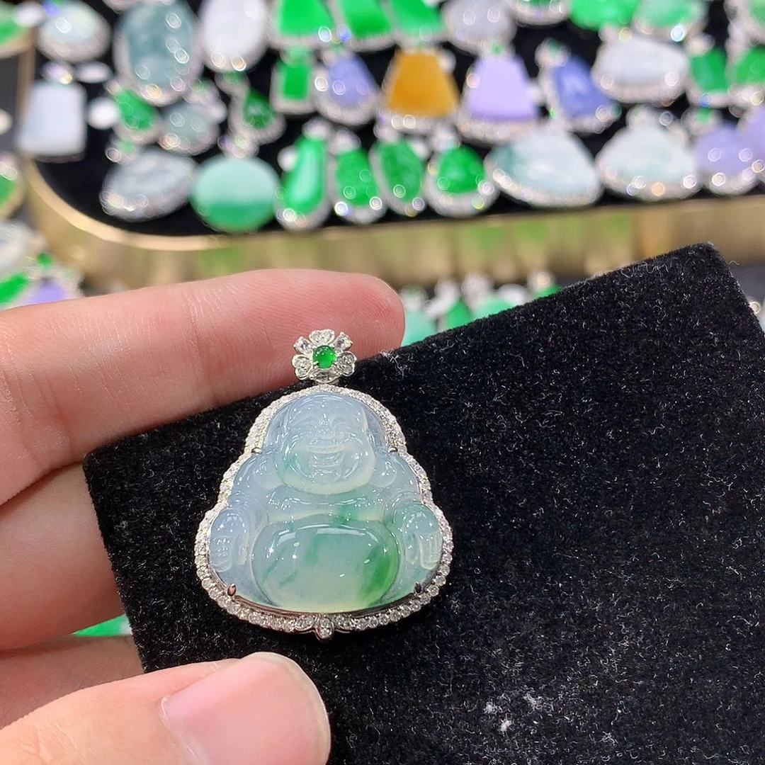 翡翠18K金镶嵌颈饰