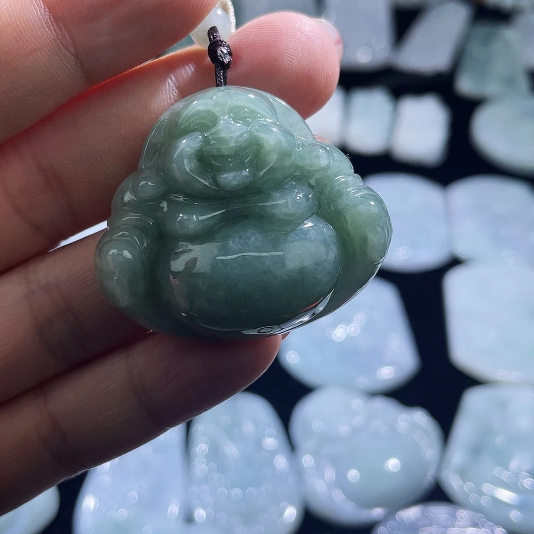 翡翠未镶嵌颈饰佛公