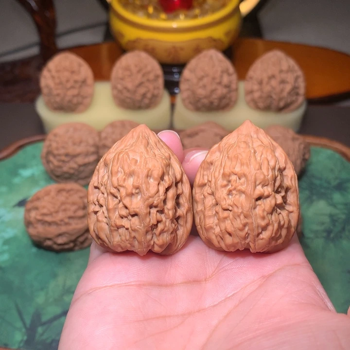 文玩核桃把件苍龙鸡心