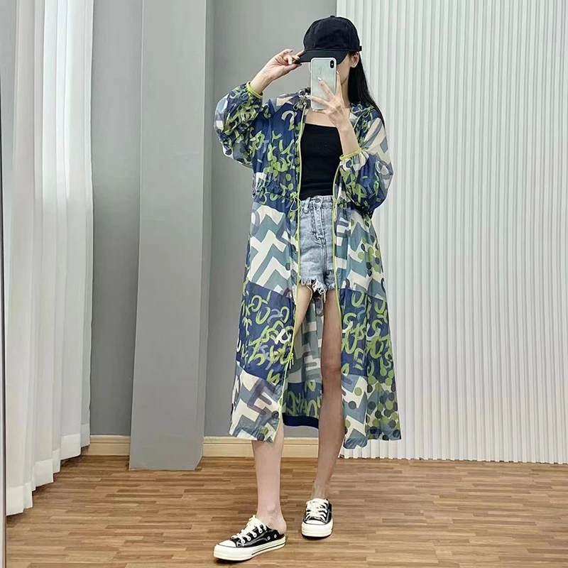 （几何印花遮阳外套）23136夏季时尚轻薄透气速干中长款连帽外套Z