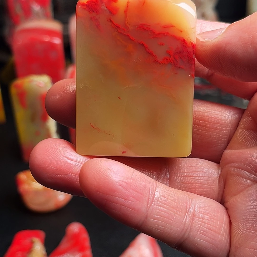 巴林石其他高****董巴林精品福黄冻鸡血石章