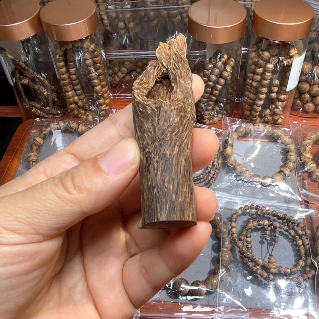 沉香手把件下***己达拉干老料20克