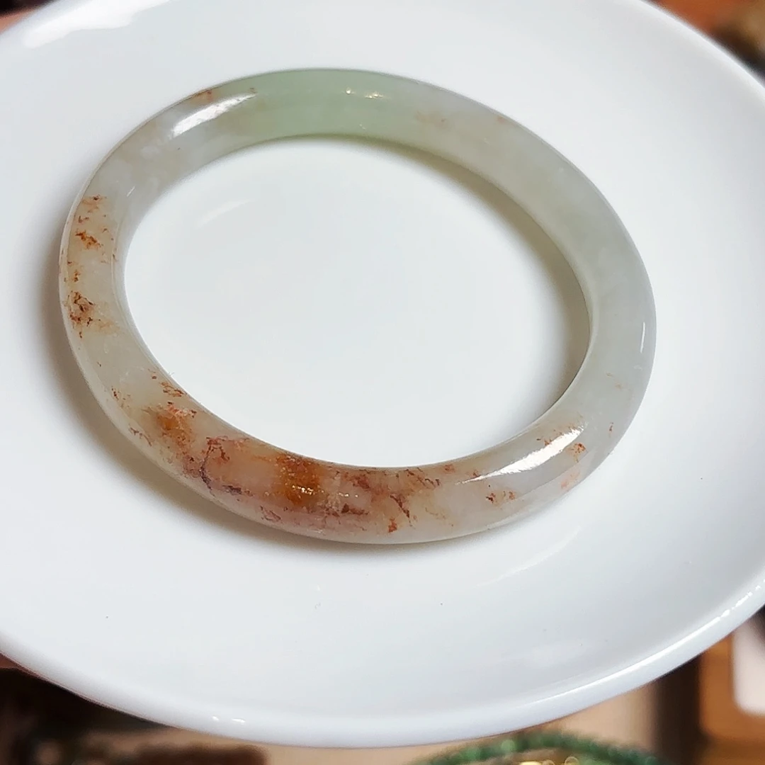 翡翠未镶嵌颈饰撒红