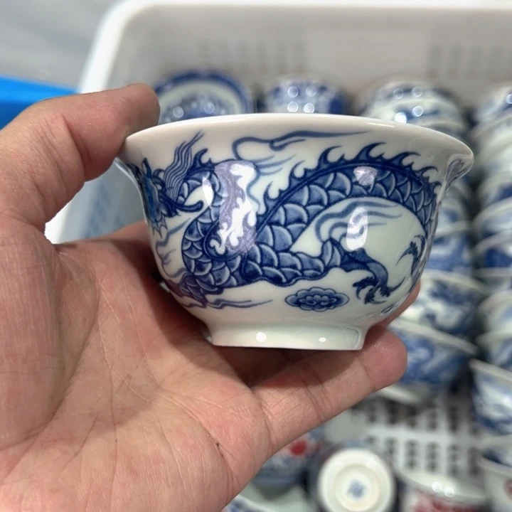 瓷片白青花铠甲龙压手杯全品