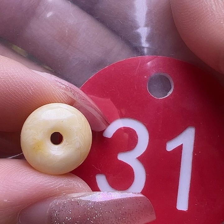 未镶嵌蜜蜡裸石微瑕11mm墩子