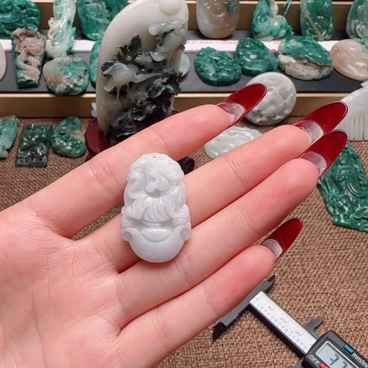 独山玉未镶嵌颈饰