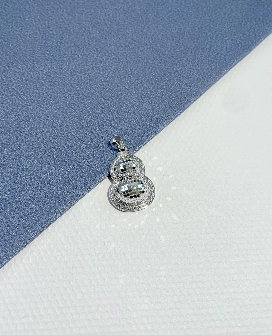 铂金pt950精品吊坠（立体鱼鳞葫芦）