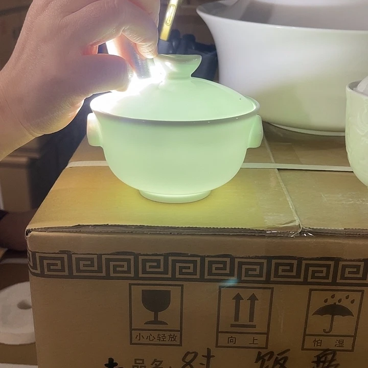 瓷片玉泥青瓷四叶草炖盅一个，包邮