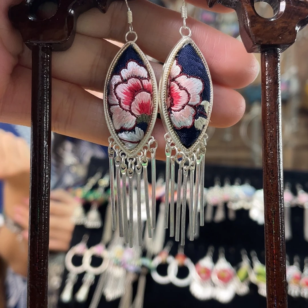 花岗石铁合金耳环