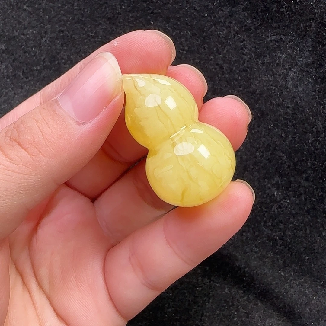 蜜蜡未镶嵌珠宝奇石